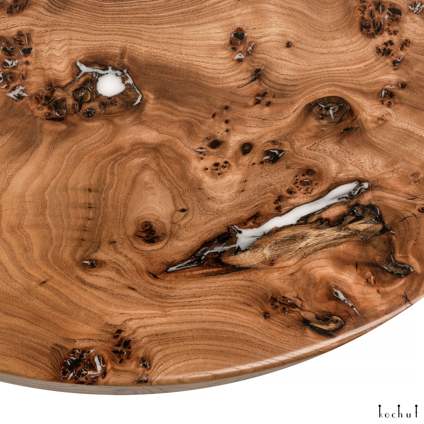 Schnee in der Wüste – Couchtisch aus Holz und Epoxidharz