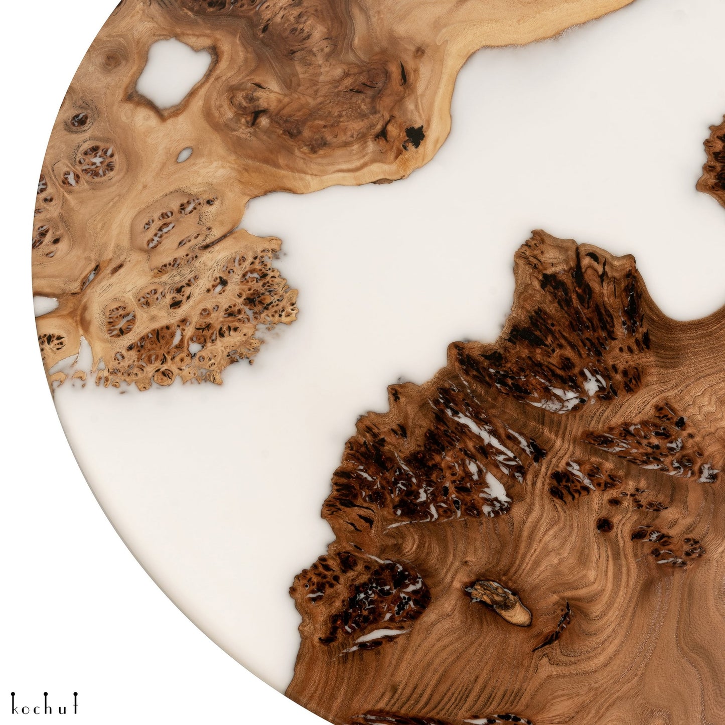 Schnee in der Wüste – Couchtisch aus Holz und Epoxidharz