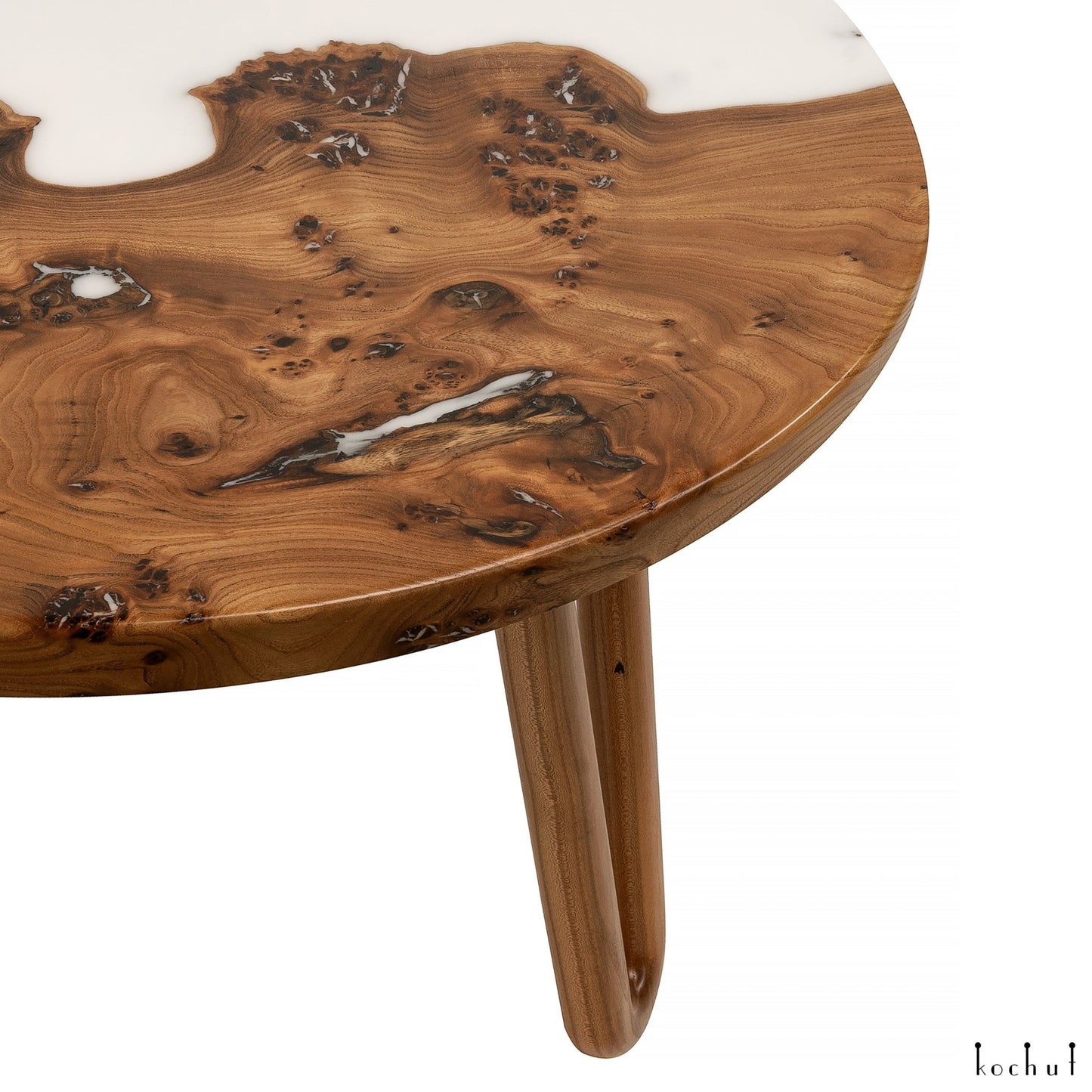 Schnee in der Wüste – Couchtisch aus Holz und Epoxidharz