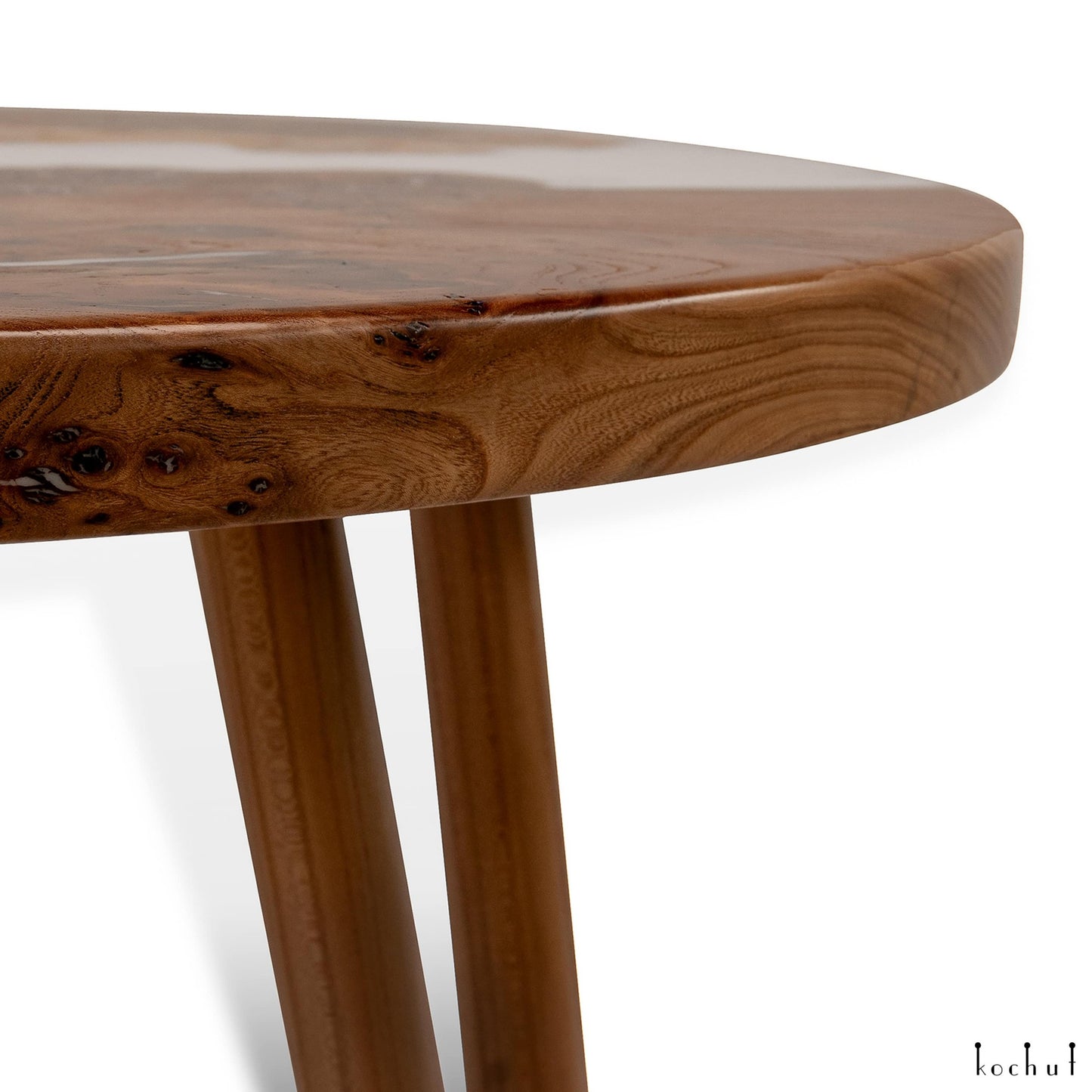 Schnee in der Wüste – Couchtisch aus Holz und Epoxidharz