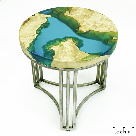 Santorini — Couchtisch aus Holz und Epoxidharz mit Metallbeinen