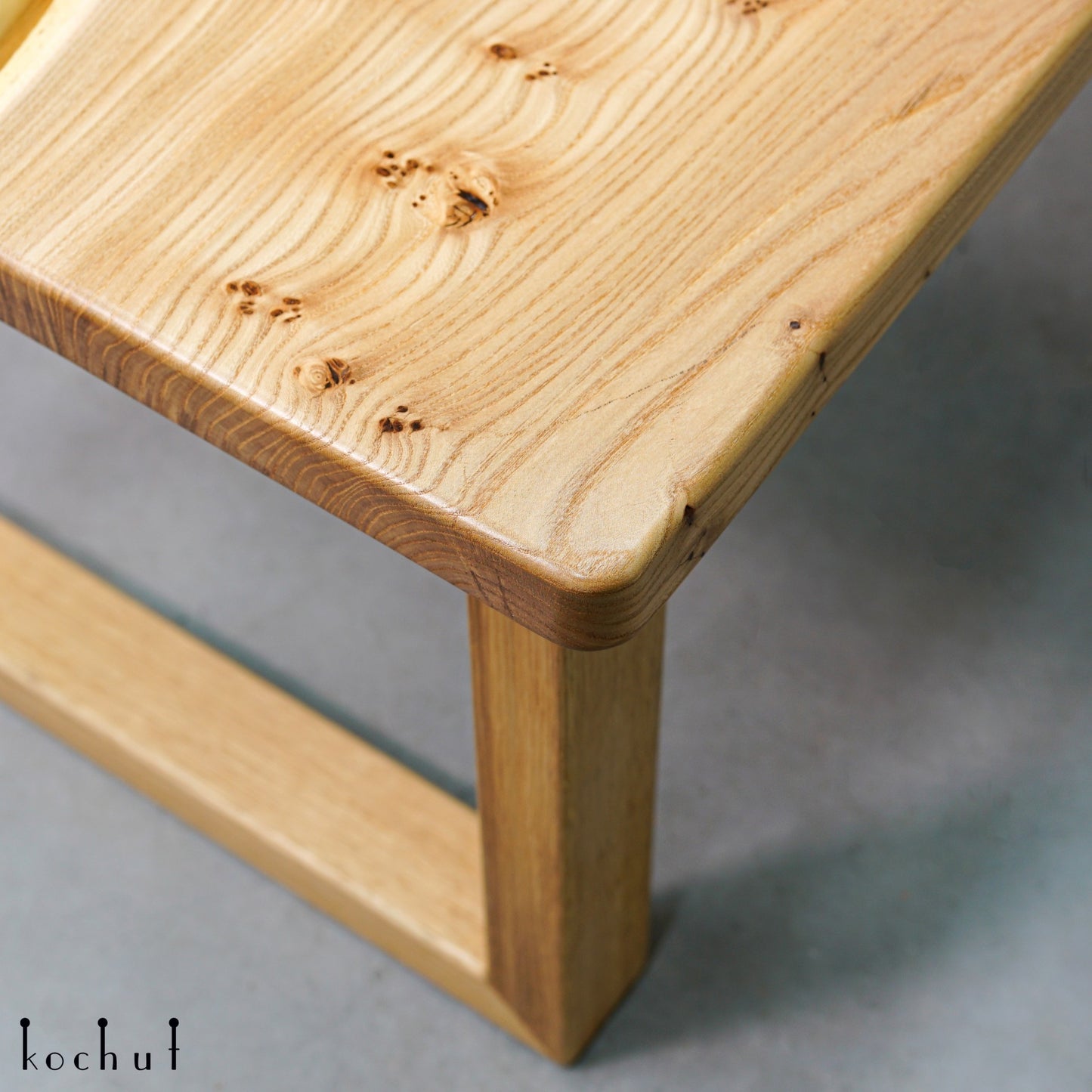 Albertini – Couchtisch aus Holz und Epoxidharz