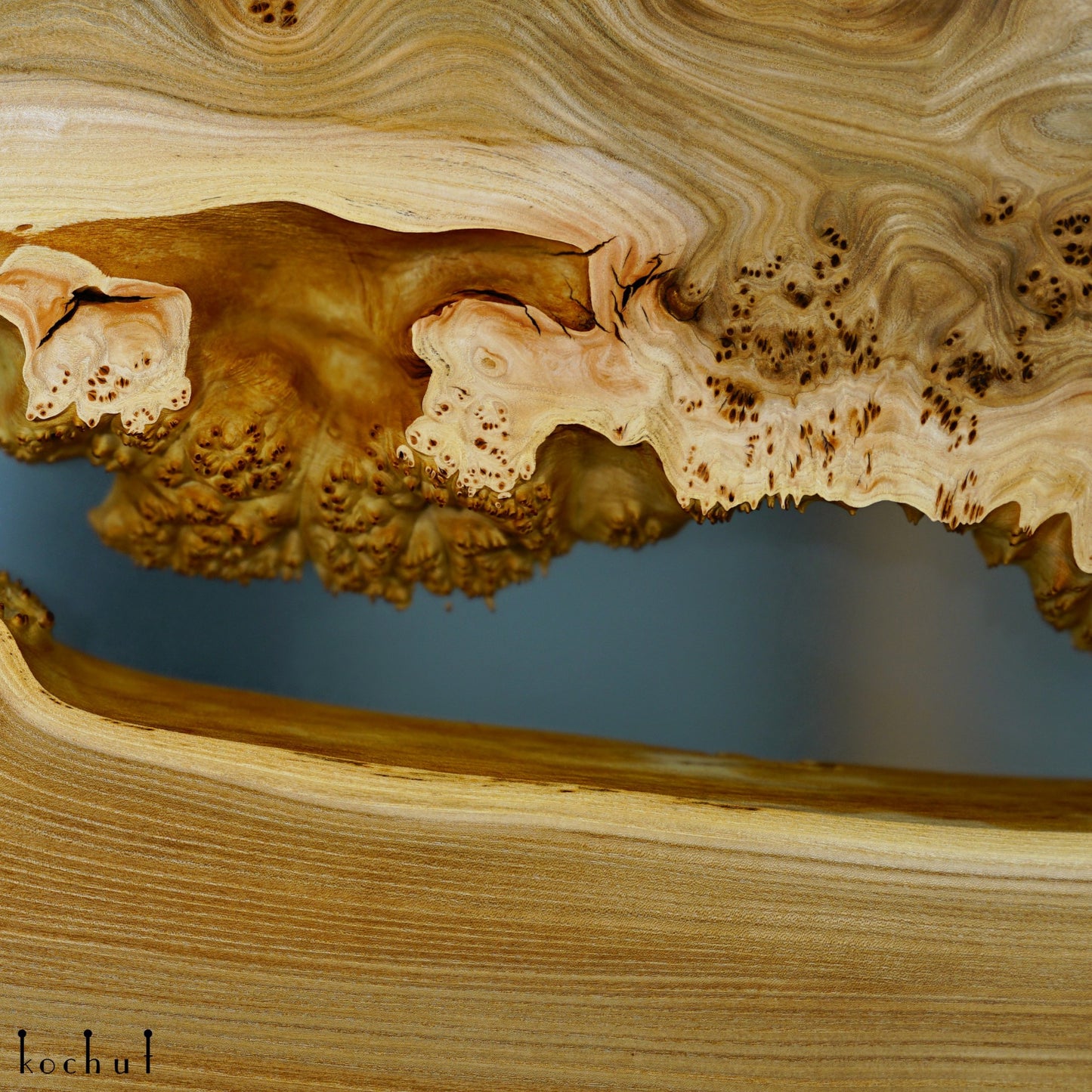 Albertini – Couchtisch aus Holz und Epoxidharz