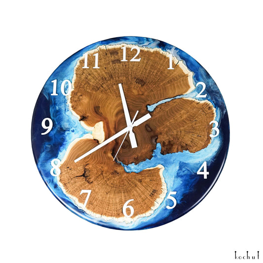 Atlantis — Wanduhr aus Holz und Epoxidharz