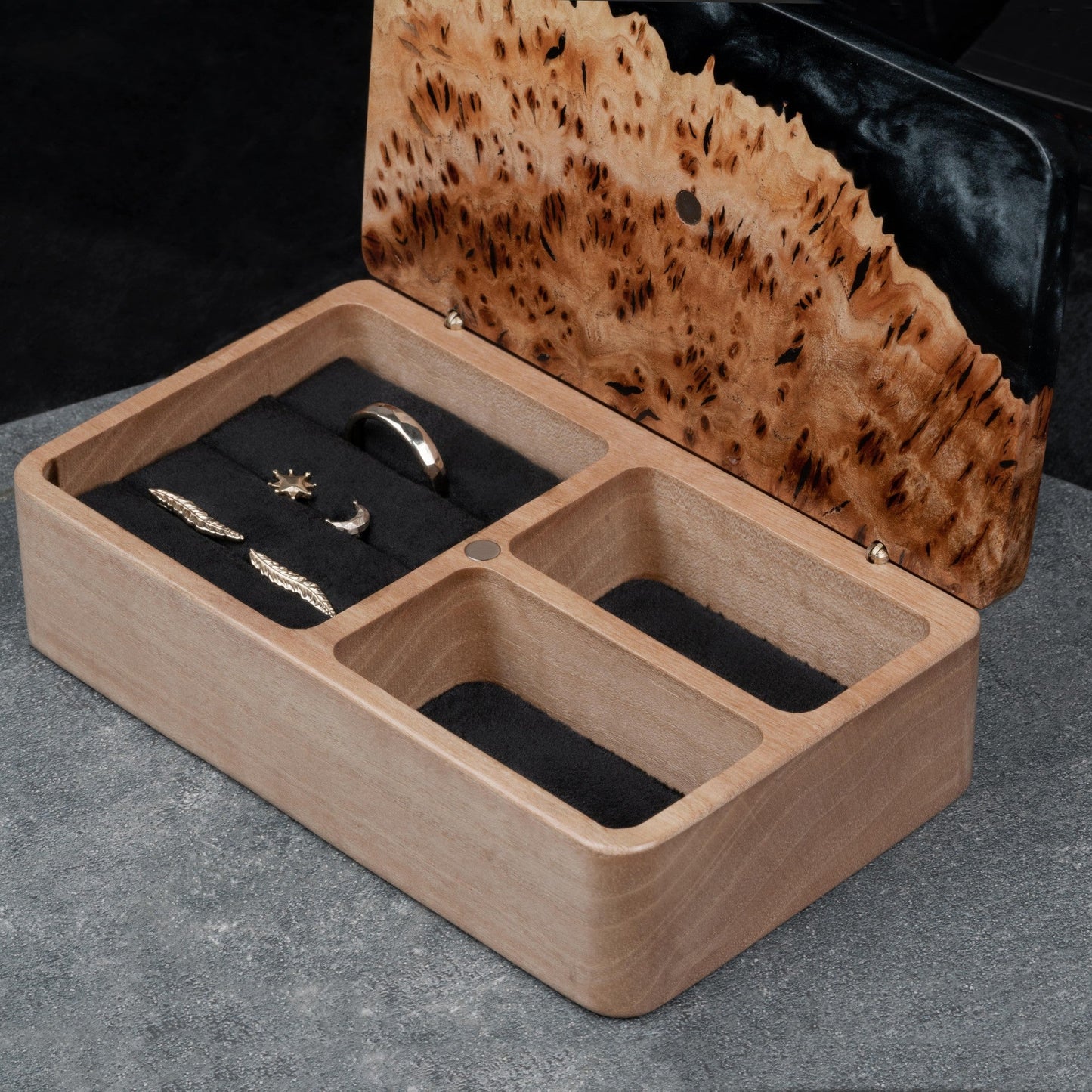 Ornament. Schwarze Perle — Holz- und Epoxidharz-Schmuckschachteln (Mini)