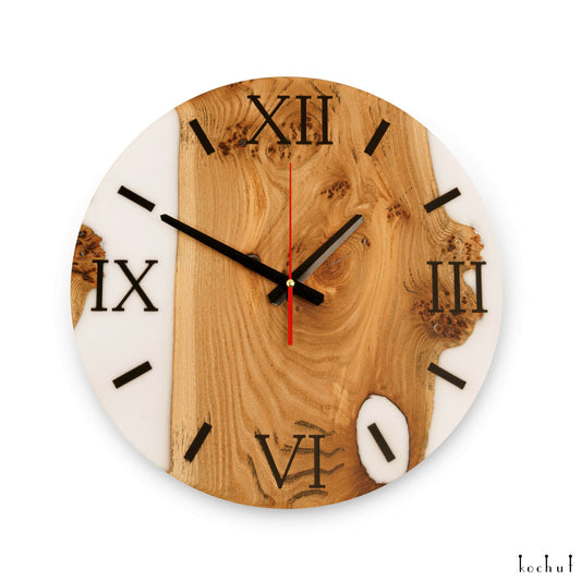 Continuum — Wanduhr aus Holz und Epoxidharz