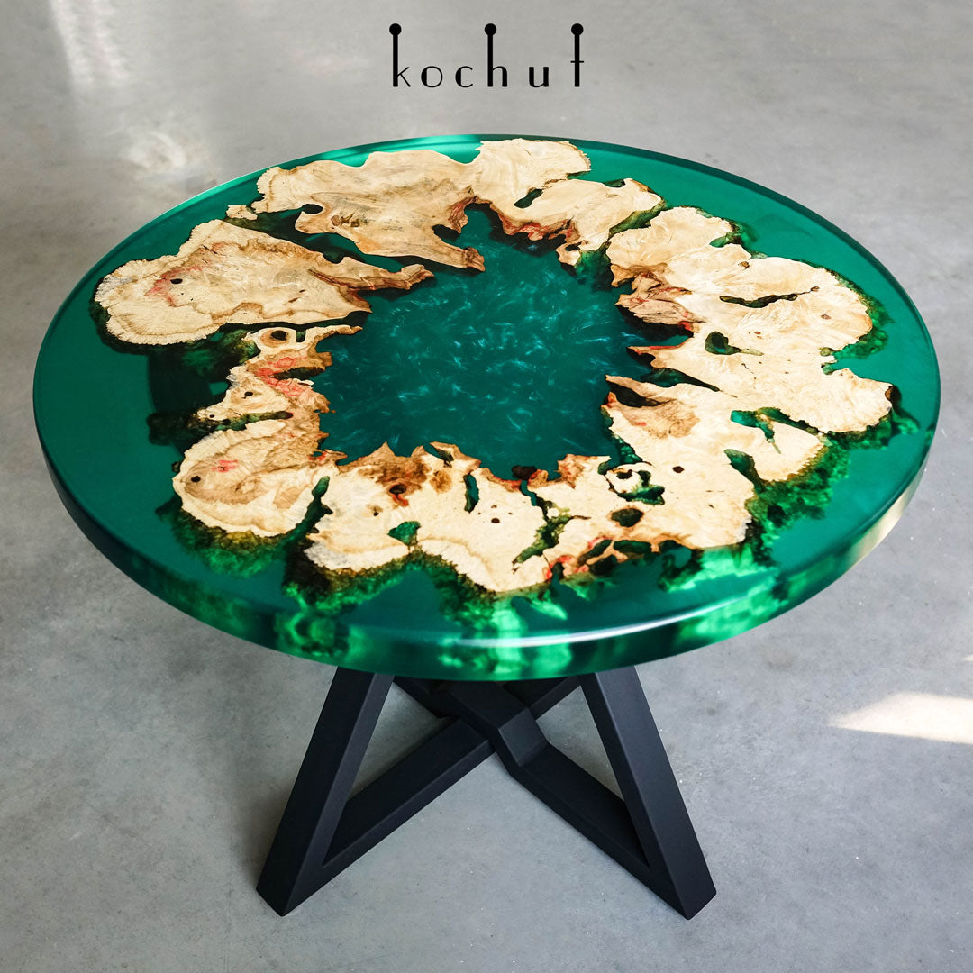 Malachit-Konstellation — Esstisch aus Holz und Epoxidharz