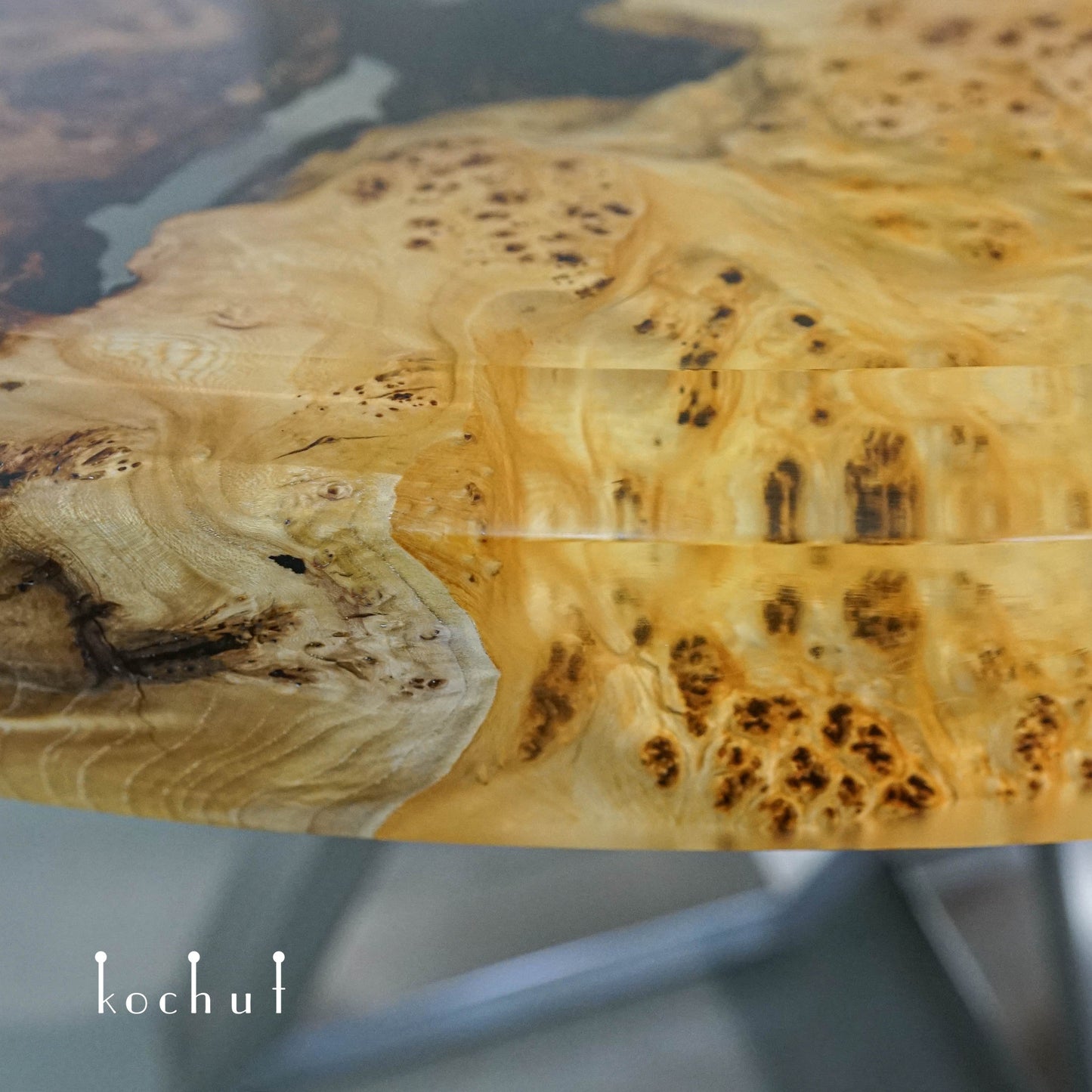 Wüstenbaum — Holz- und Epoxidharz-Couchtisch
