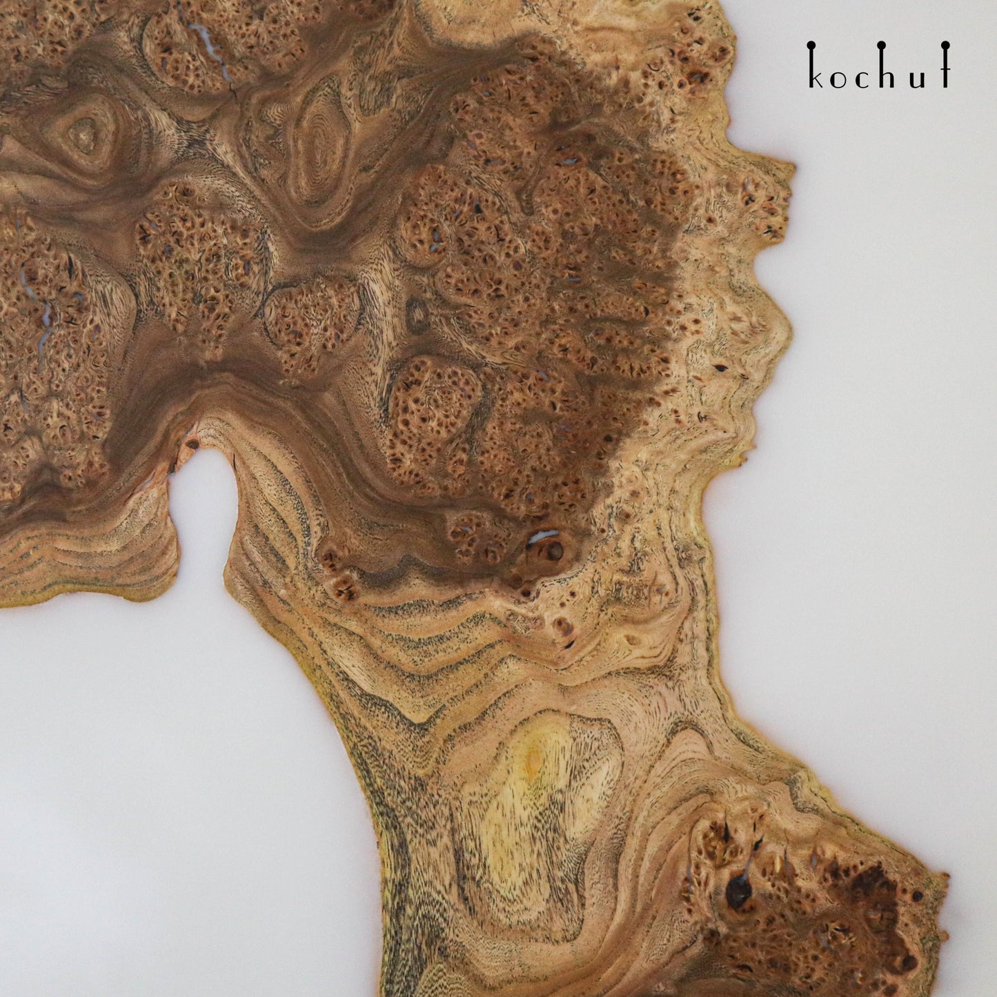 Jasper — Esstisch aus Holz und Epoxidharz