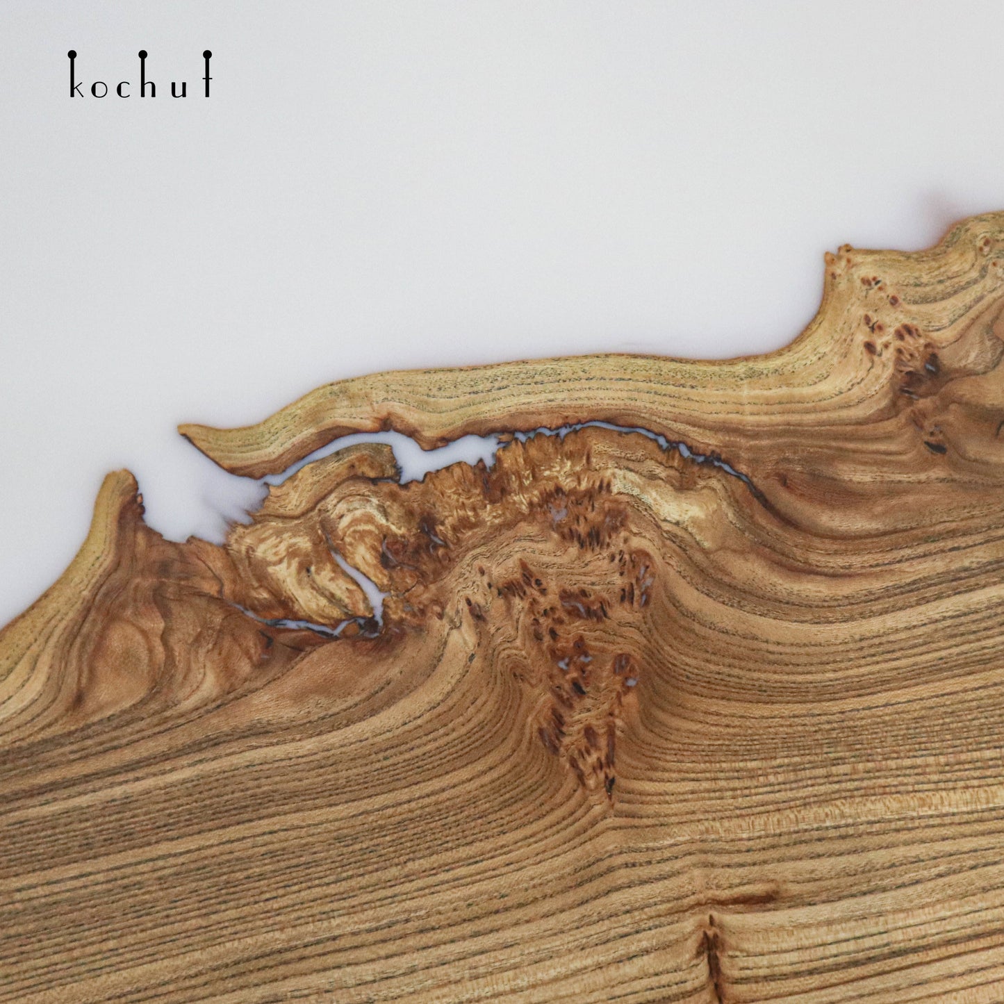 Jasper — Esstisch aus Holz und Epoxidharz