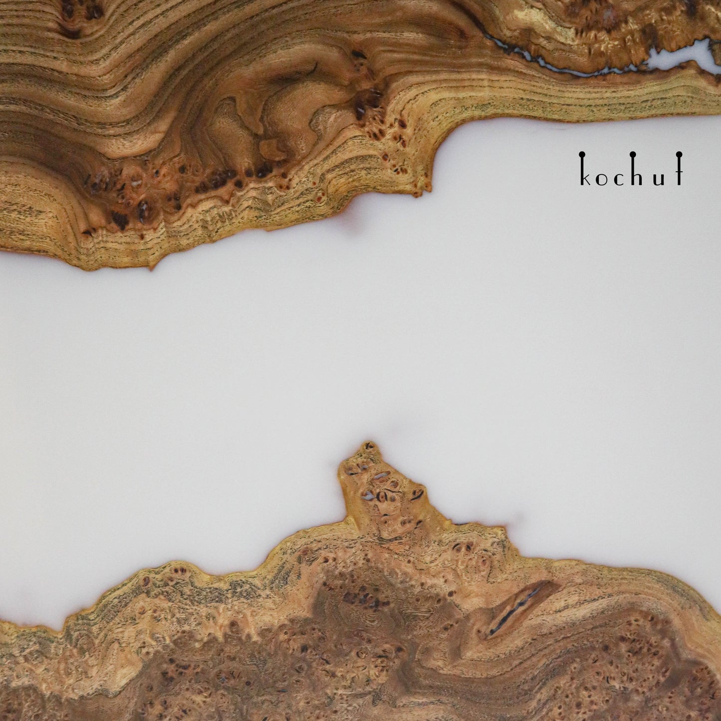 Jasper — Esstisch aus Holz und Epoxidharz