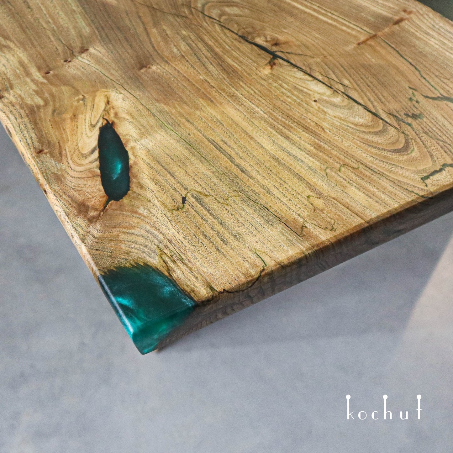 Grindale — Esstisch aus Holz und Epoxidharz