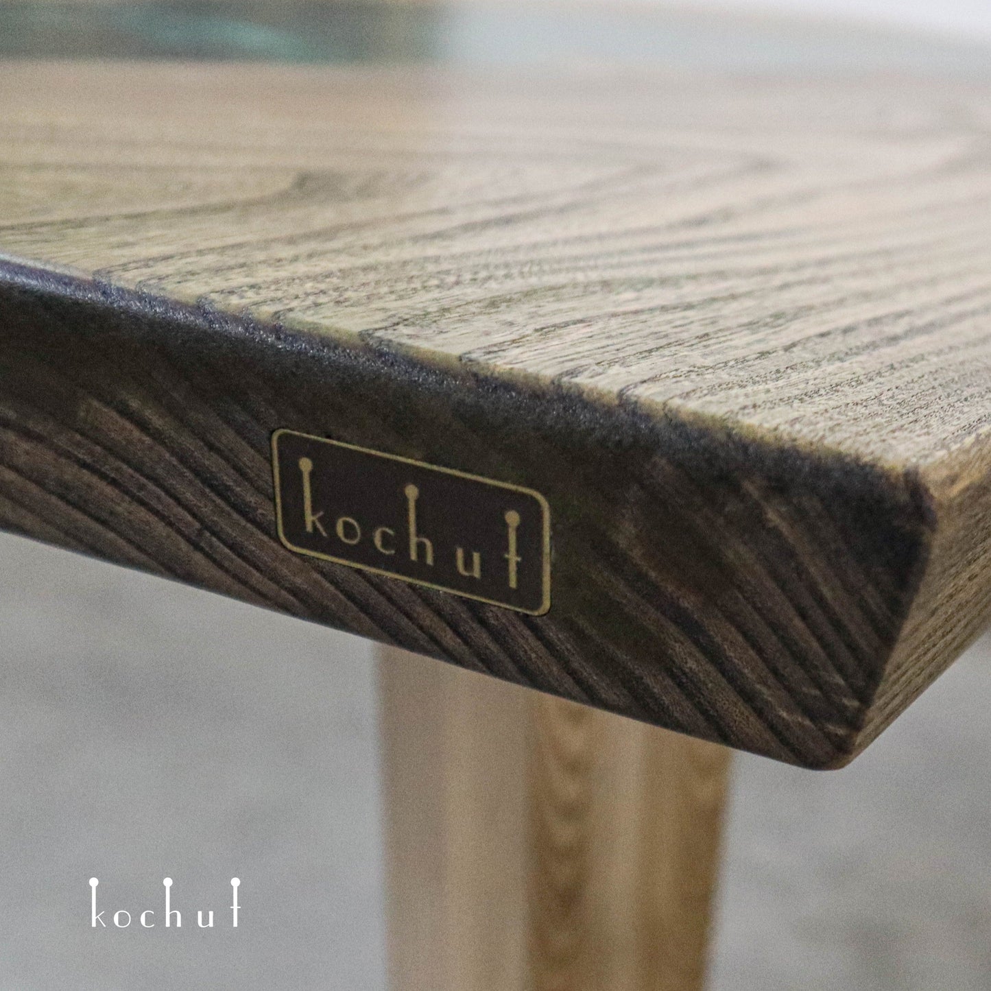 Grindale — Esstisch aus Holz und Epoxidharz