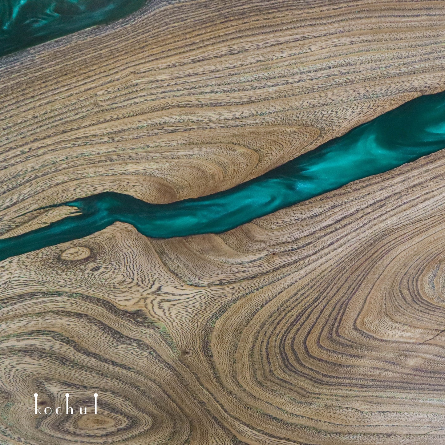Grindale — Esstisch aus Holz und Epoxidharz
