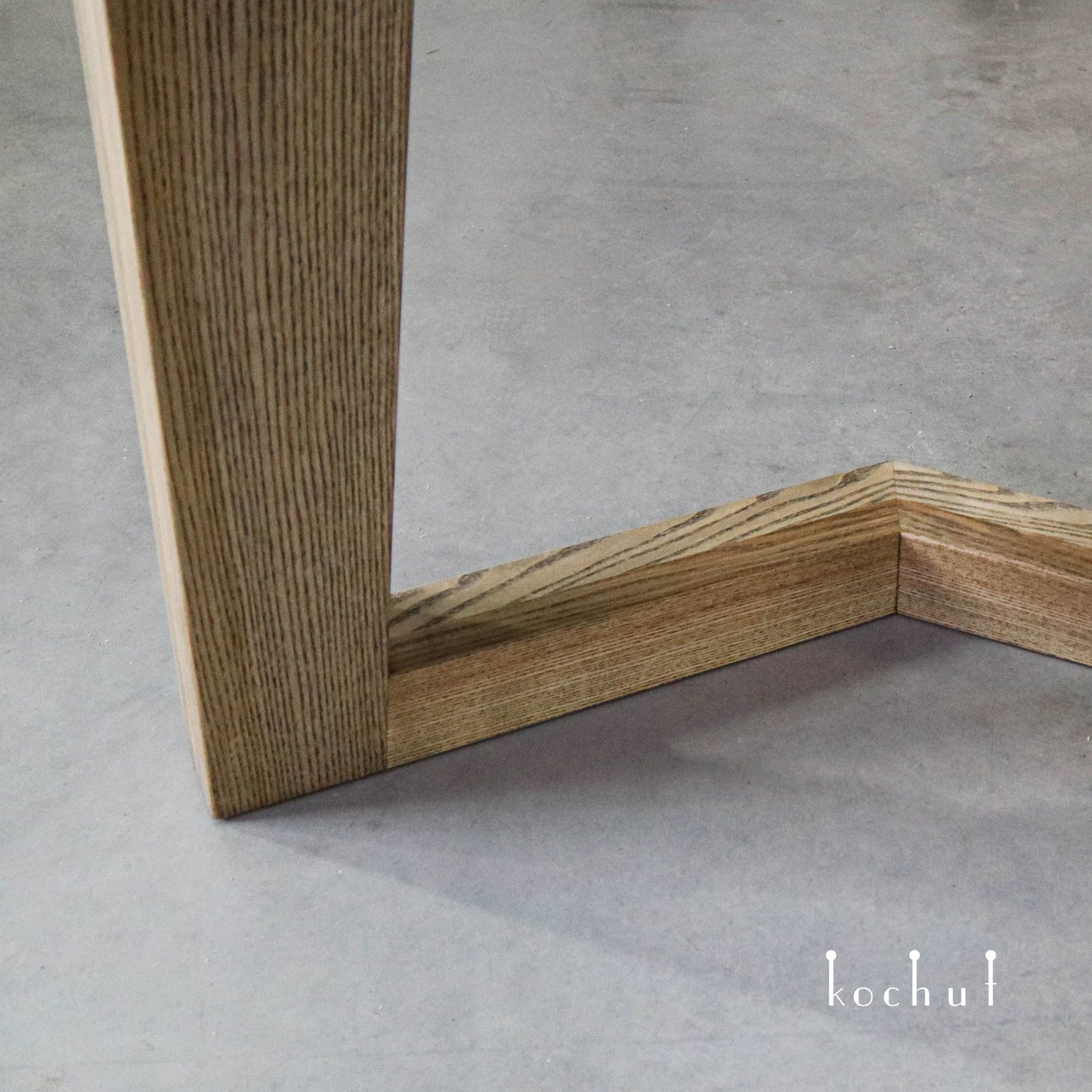 Grindale — Esstisch aus Holz und Epoxidharz