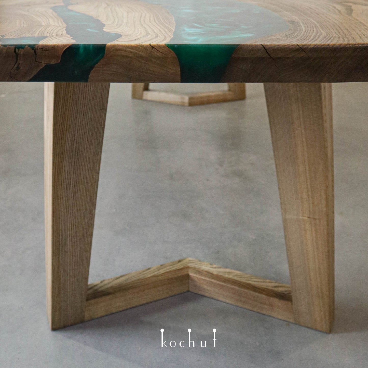 Grindale — Esstisch aus Holz und Epoxidharz