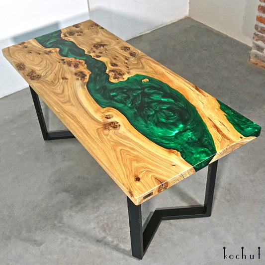 Romano — Esstisch aus Holz und Epoxidharz