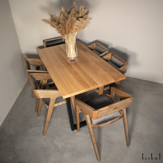 Familienkomfort — Esstisch aus Holz (schwarze Metallbeine)