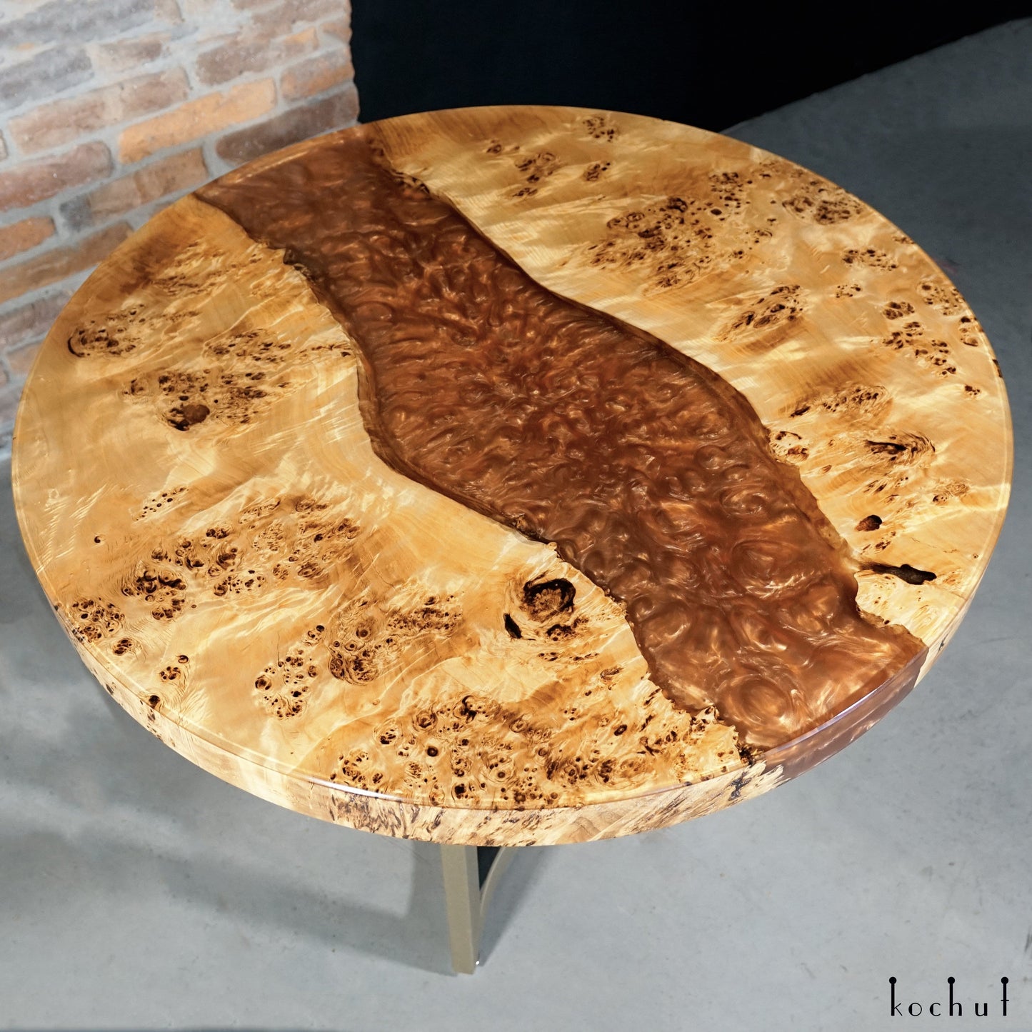 Jupiter — Esstisch aus Holz und Epoxidharz