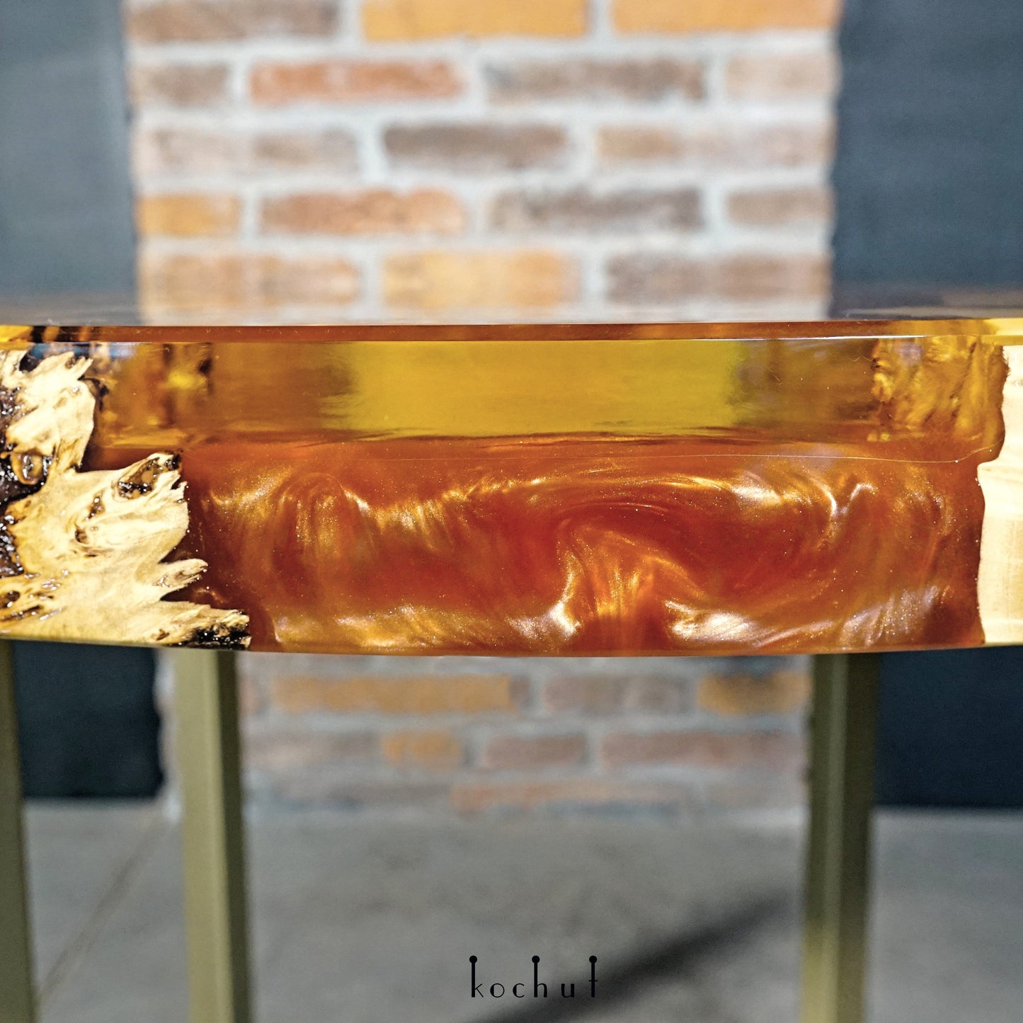 Jupiter — Esstisch aus Holz und Epoxidharz