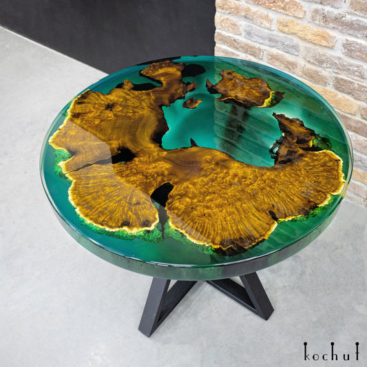 Claire — Esstisch aus Holz und Epoxidharz