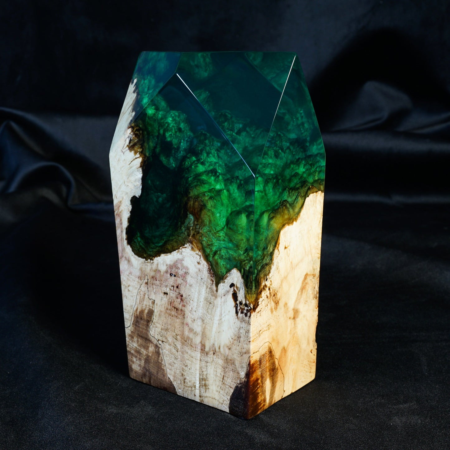 Kristall-Element. Erde — dekorativer Kristall