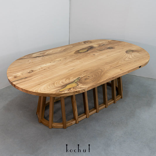 Noah's Land — Esszimmertisch aus Holz und Epoxidharz