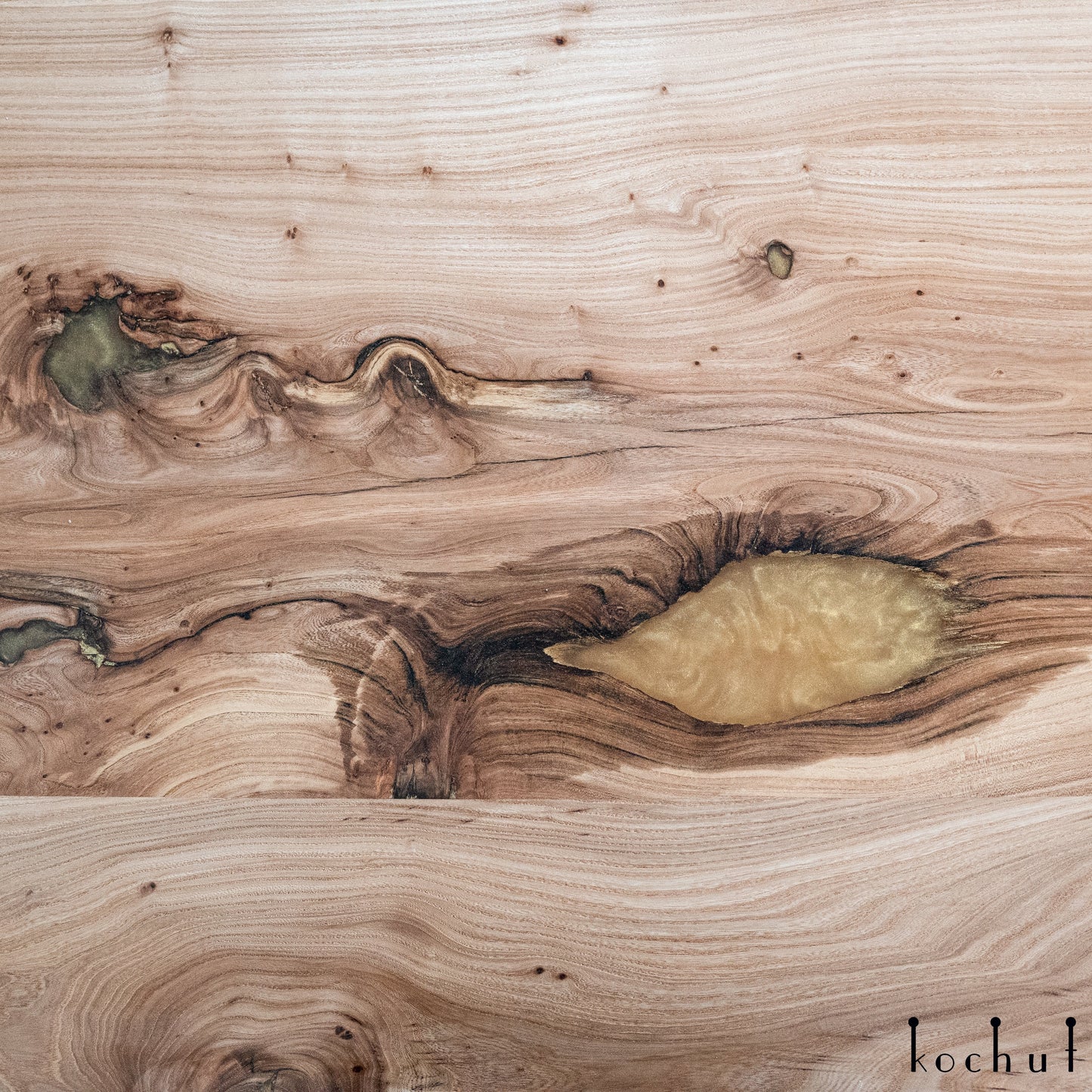 Noah's Land — Esszimmertisch aus Holz und Epoxidharz