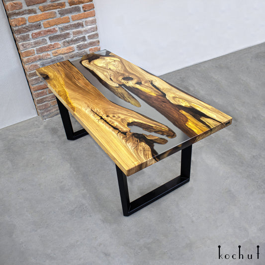 Ramses — Esstisch aus Holz und Epoxidharz