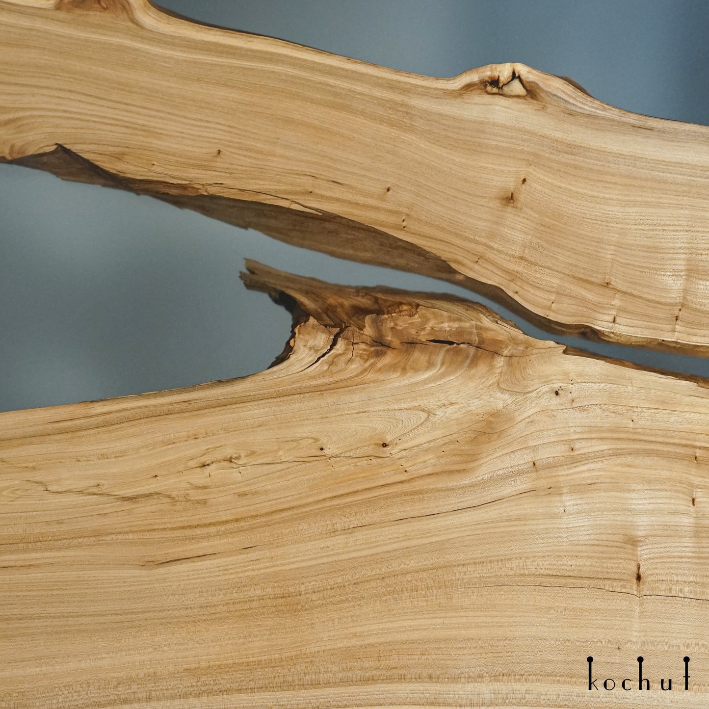Titanium — Esstisch aus Holz und Epoxidharz