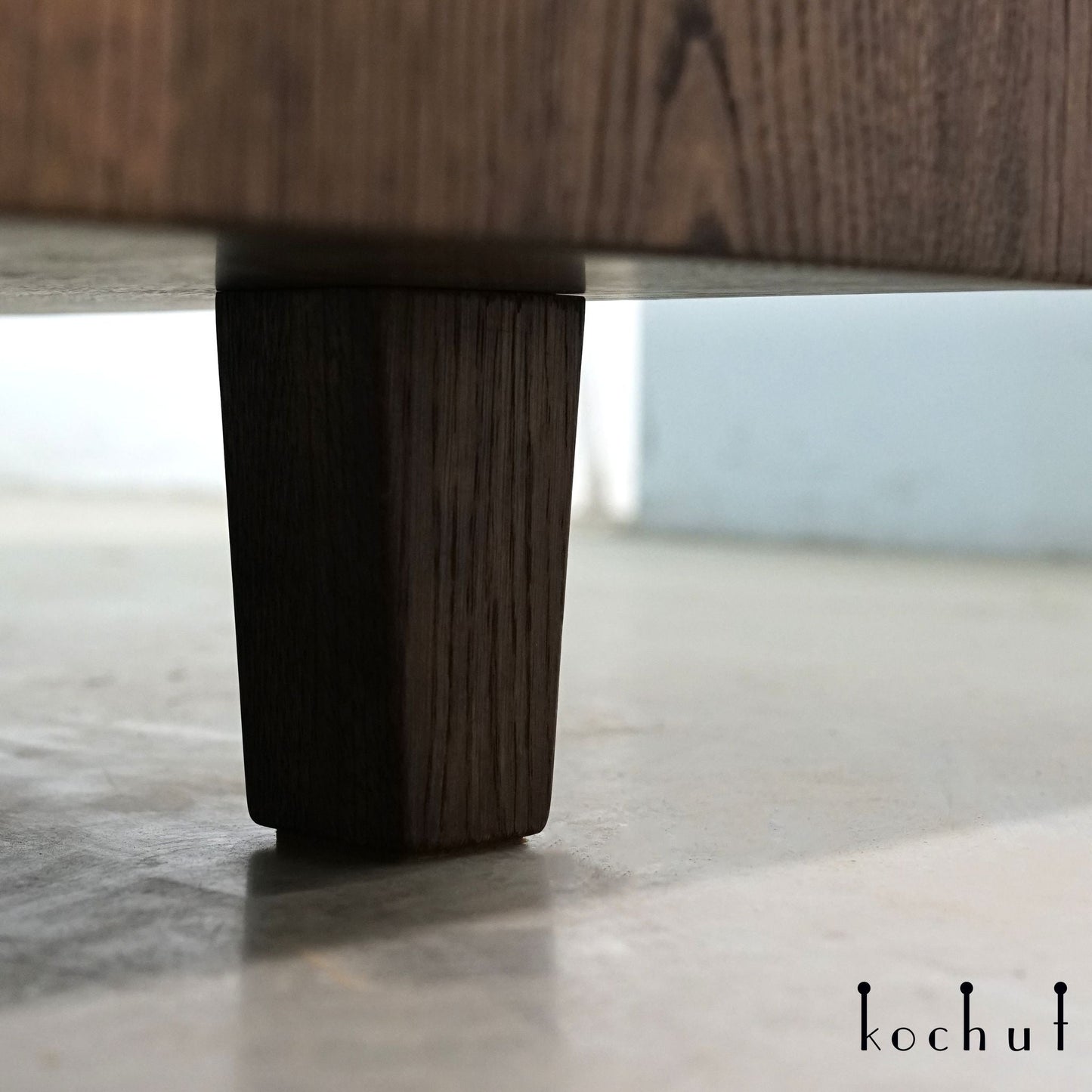 Mistral — Holz- und Epoxidharz-Schrank