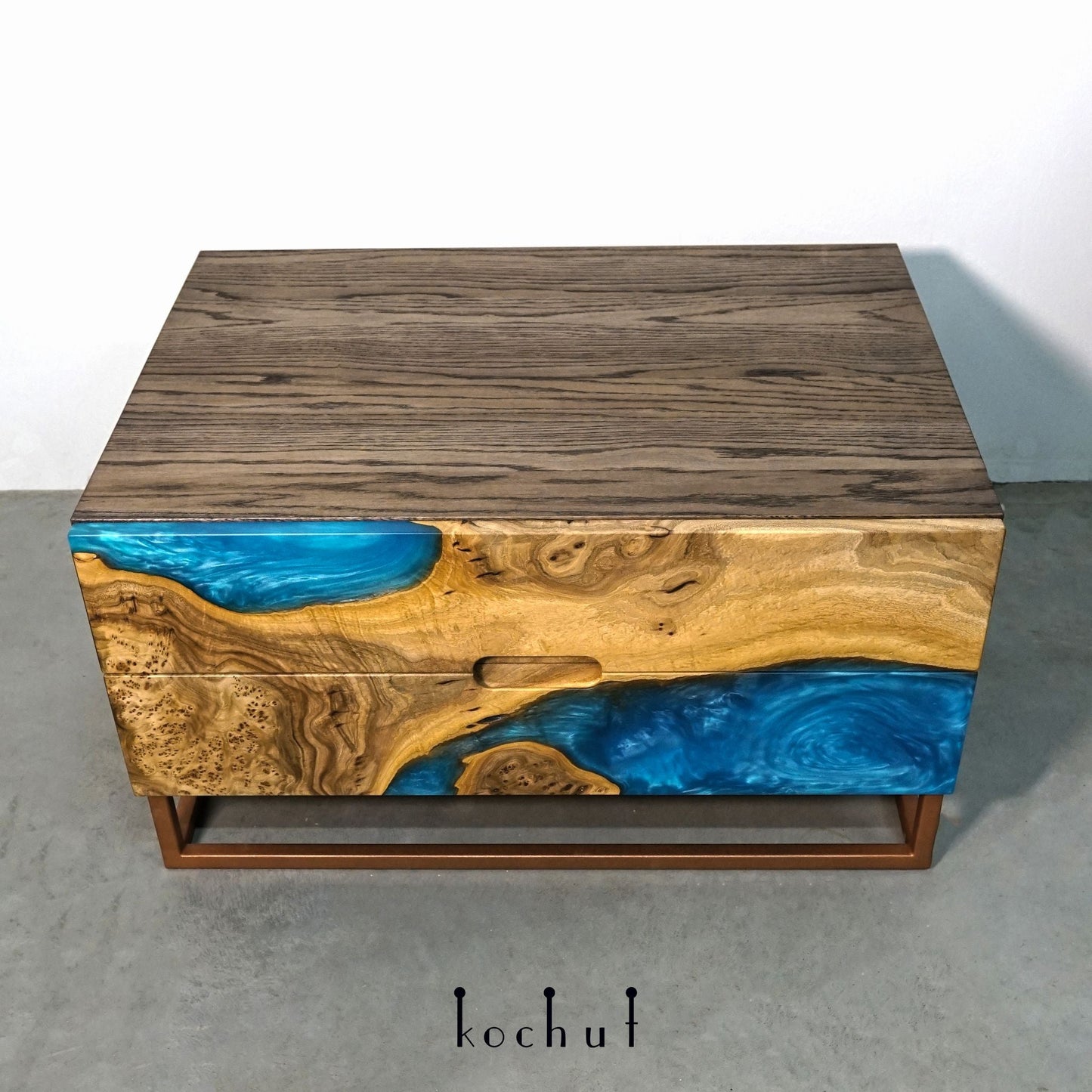 Liguria — Holz- und Epoxidharz-Schrank