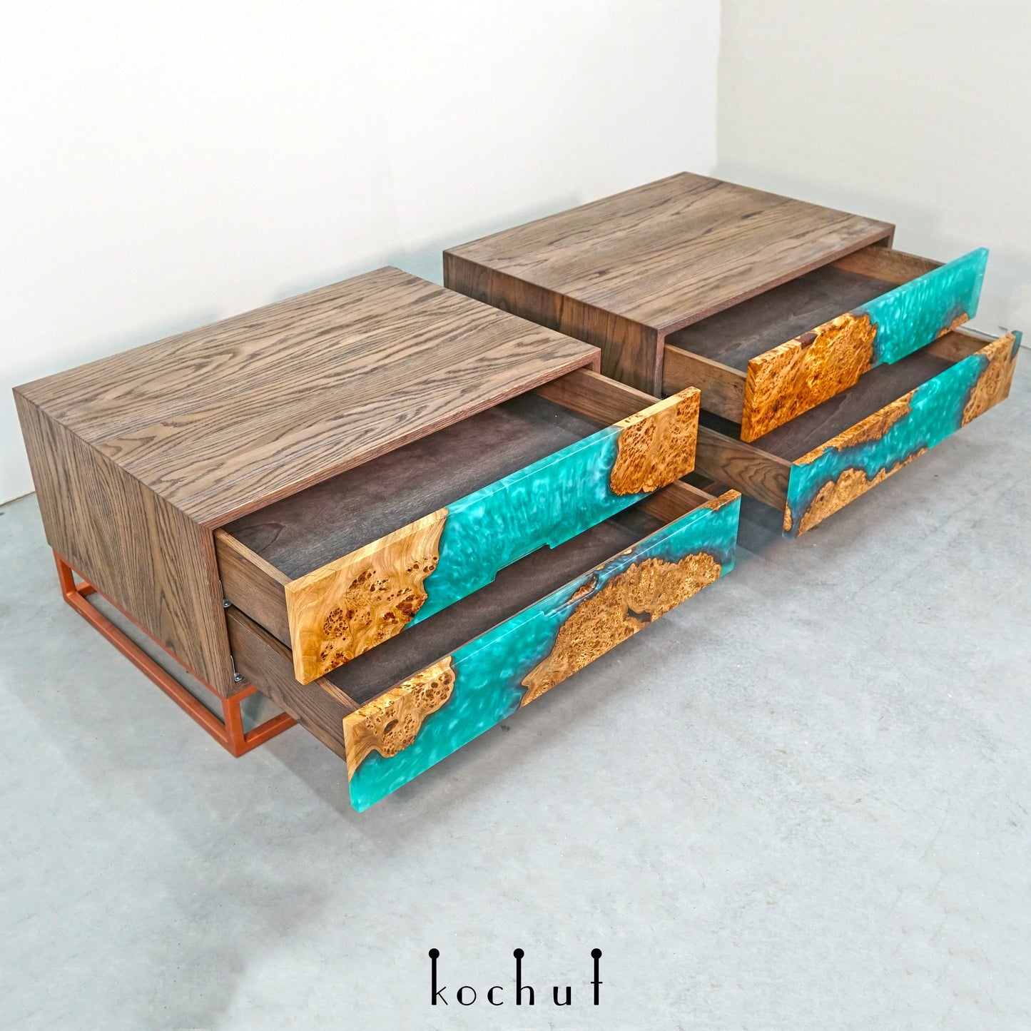 Liguria — Holz- und Epoxidharz-Schrank