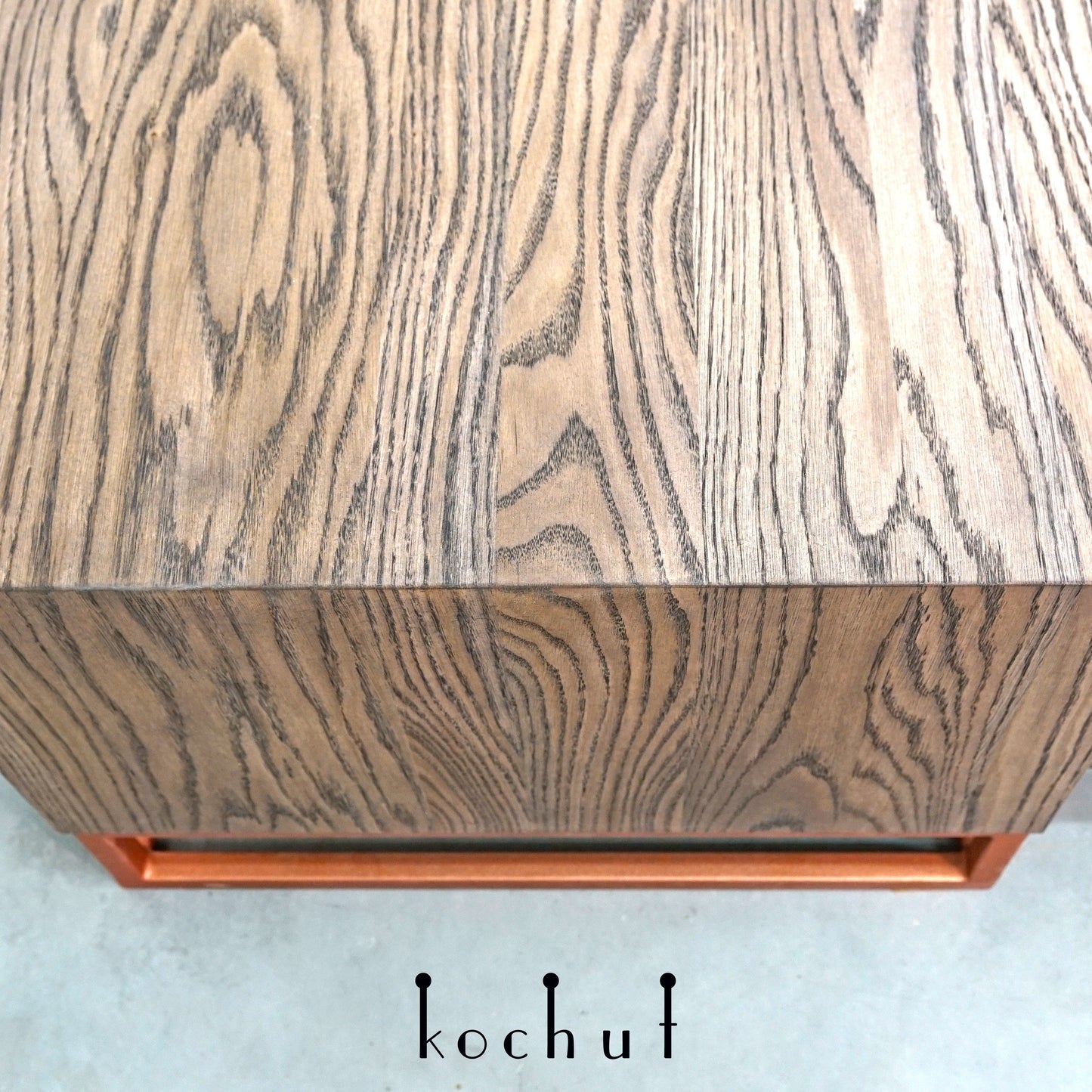 Liguria — Holz- und Epoxidharz-Schrank