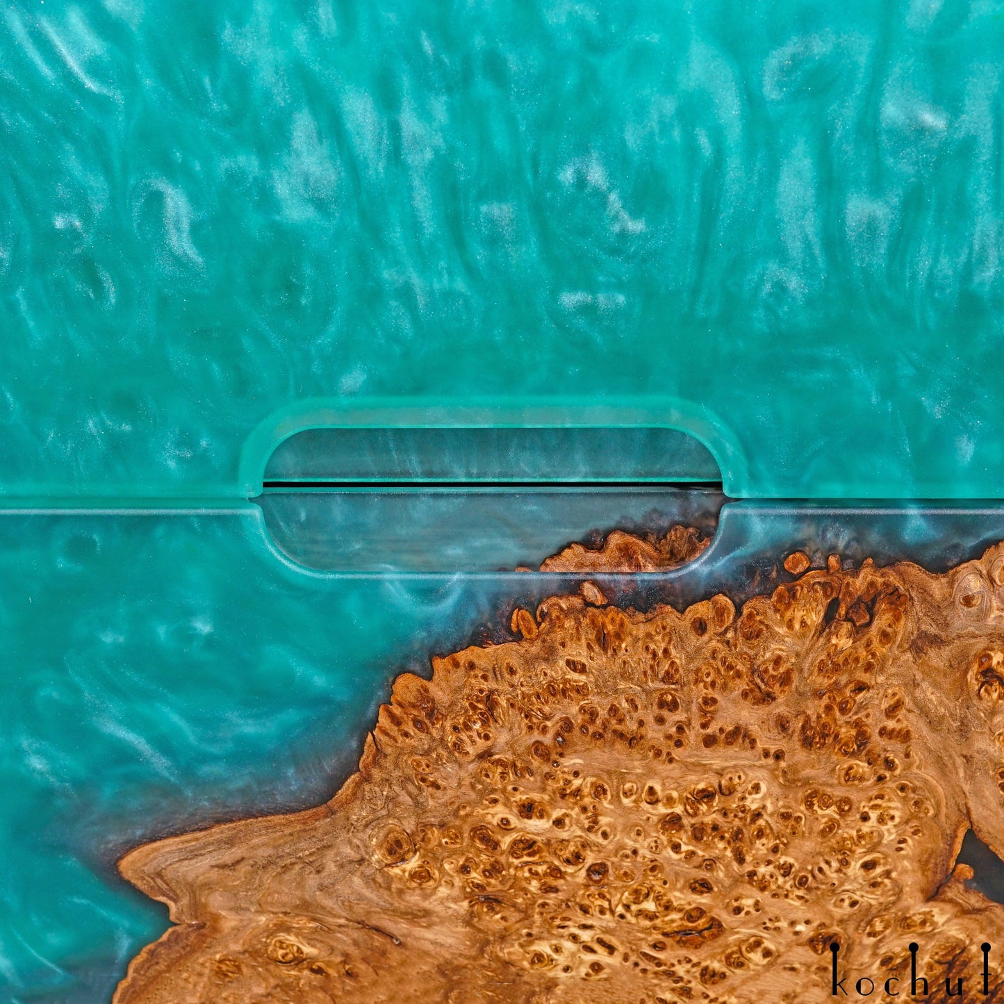 Liguria — Holz- und Epoxidharz-Schrank