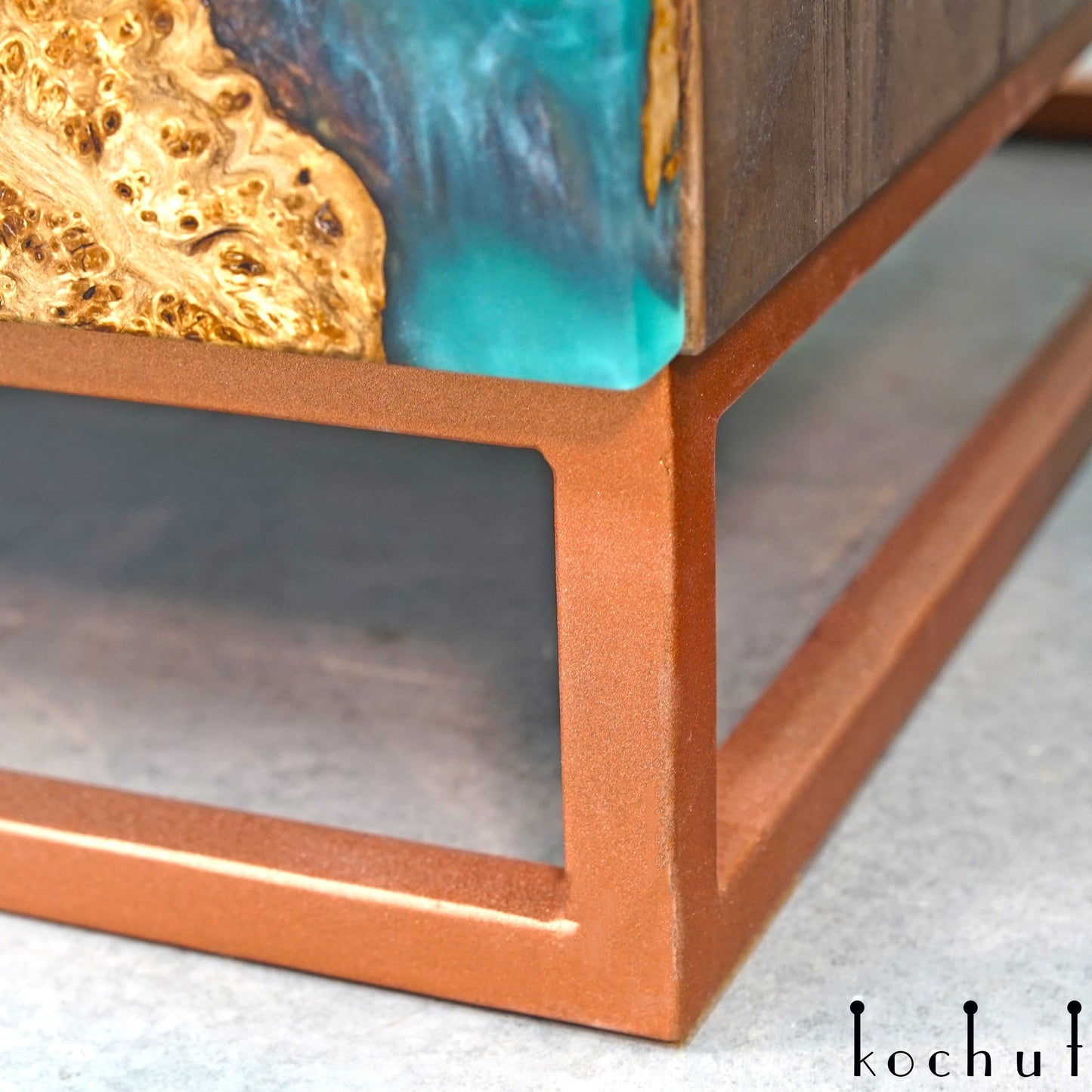 Liguria — Holz- und Epoxidharz-Schrank