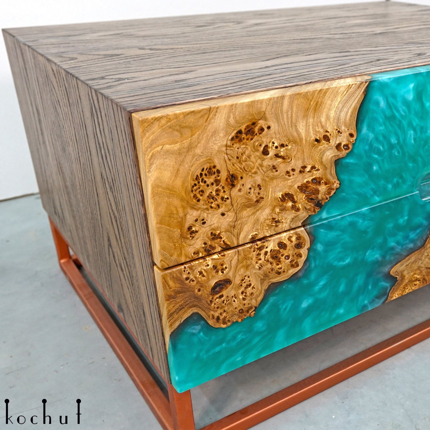 Liguria — Holz- und Epoxidharz-Schrank