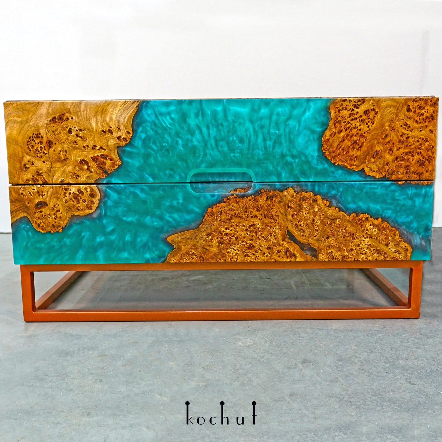 Liguria — Holz- und Epoxidharz-Schrank