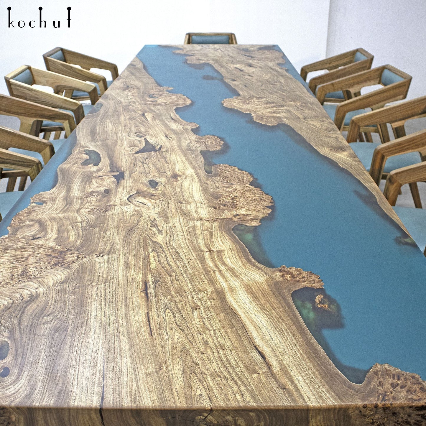 Giant Trail — Holz- und Epoxidharz-Set für Tisch und 12 Stühle