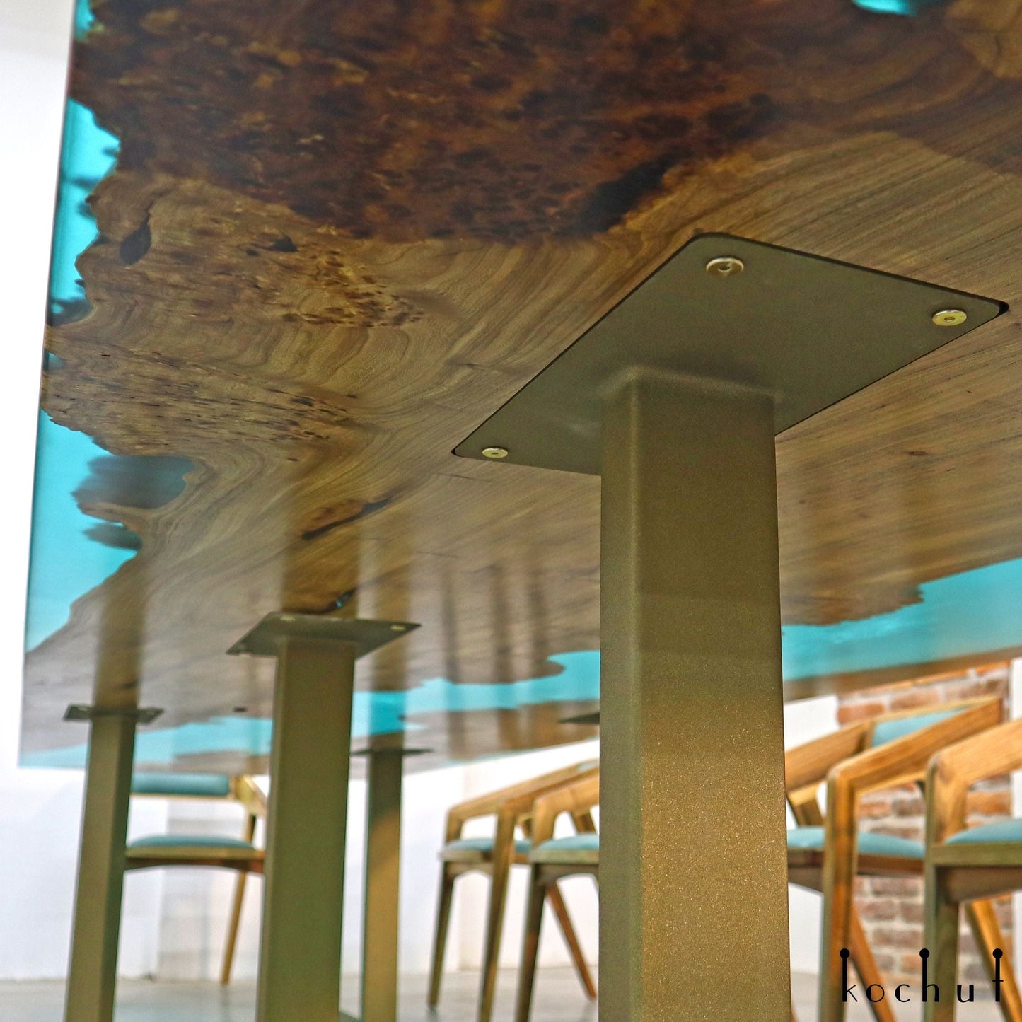 Giant Trail — Holz- und Epoxidharz-Set für Tisch und 12 Stühle