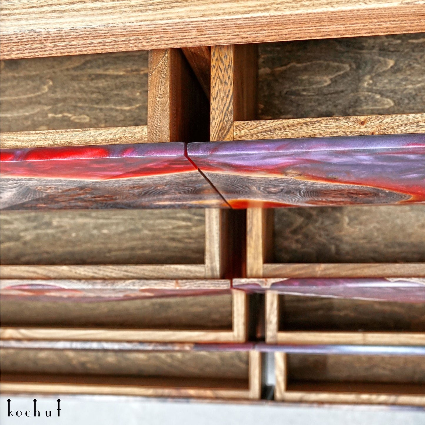 Alstroemeria — Set aus Holz- und Epoxidharzschränken