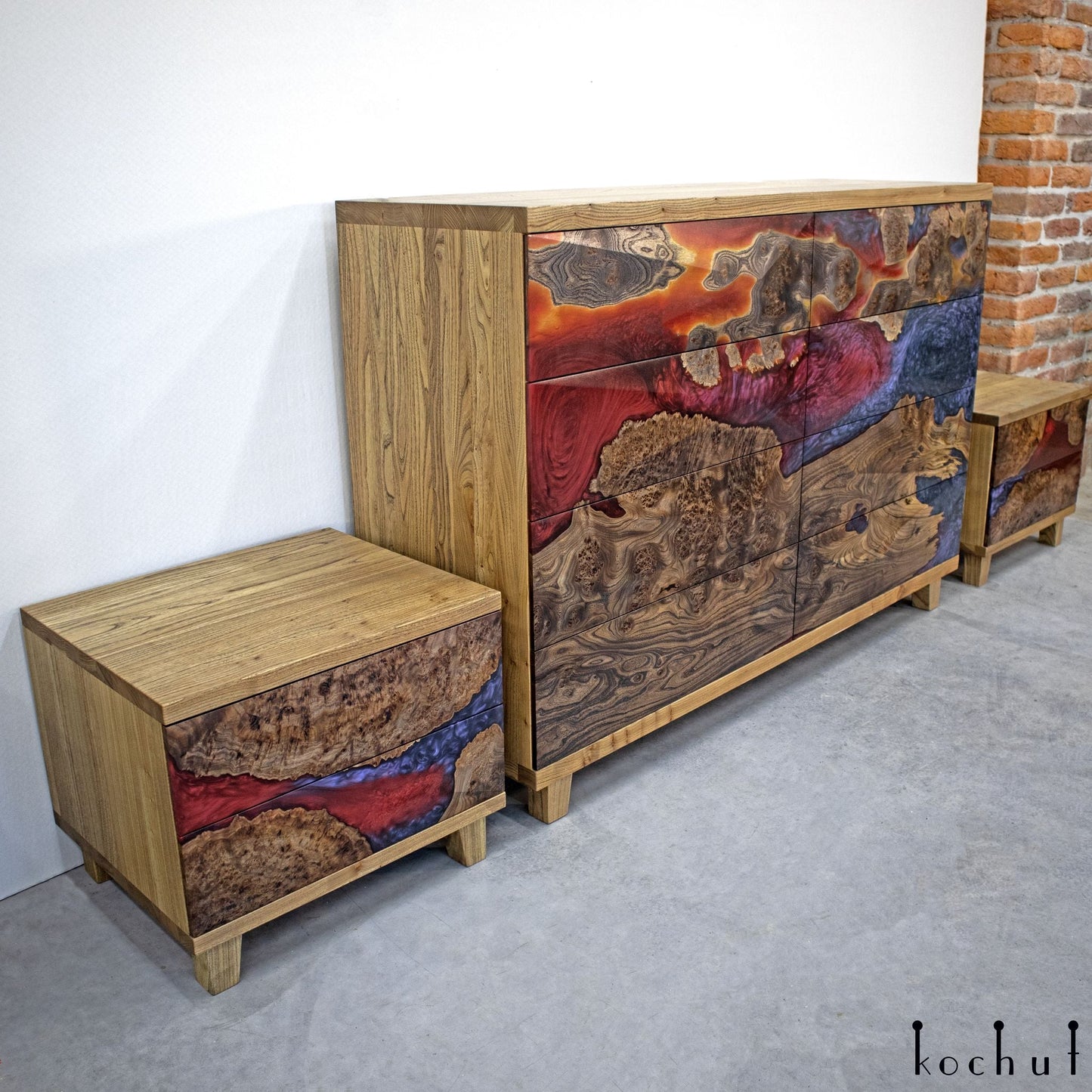 Alstroemeria — Set aus Holz- und Epoxidharzschränken