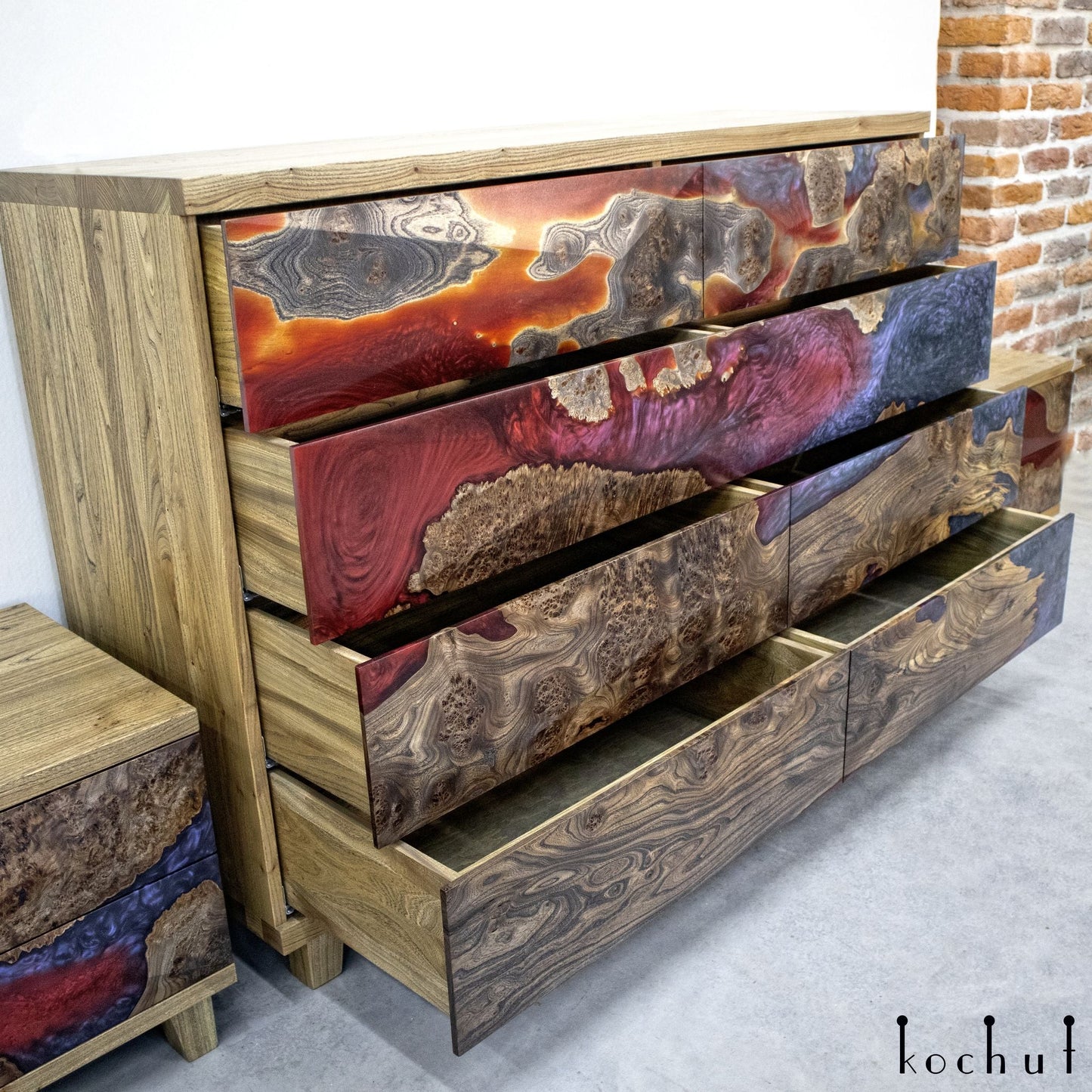 Alstroemeria — Set aus Holz- und Epoxidharzschränken