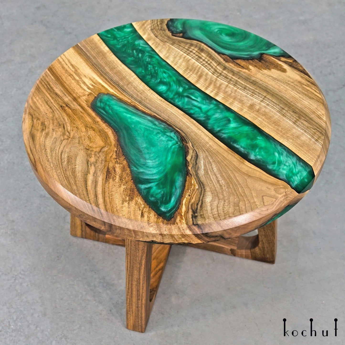 Emerald — Holz- und Epoxidharz-Couchtisch