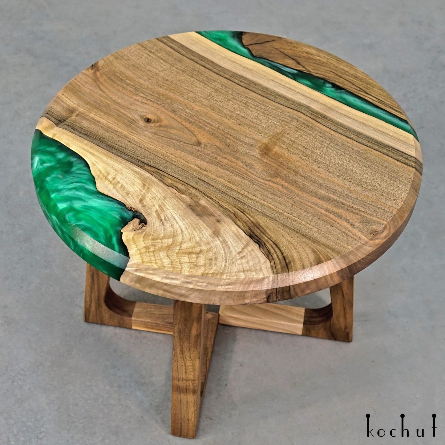 Emerald — Holz- und Epoxidharz-Couchtisch