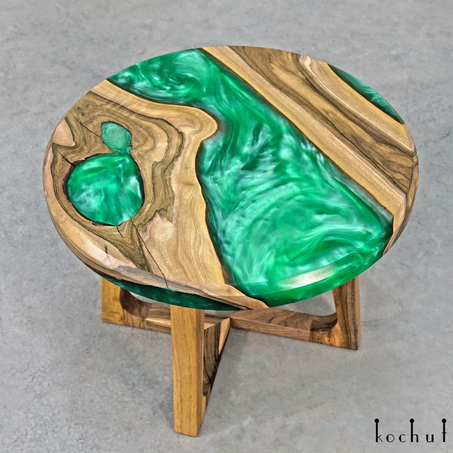 Emerald — Holz- und Epoxidharz-Couchtisch