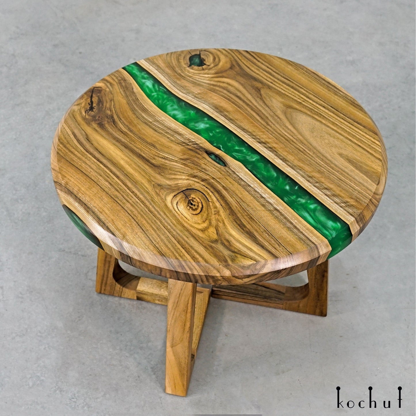 Emerald — Holz- und Epoxidharz-Couchtisch