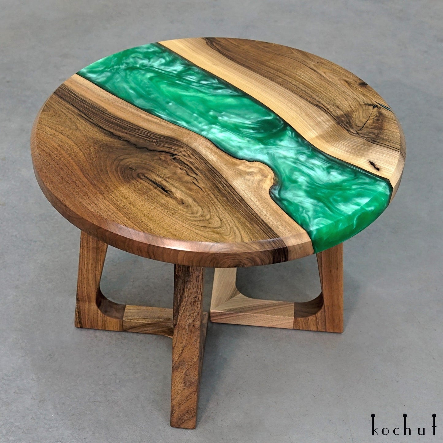 Emerald — Holz- und Epoxidharz-Couchtisch