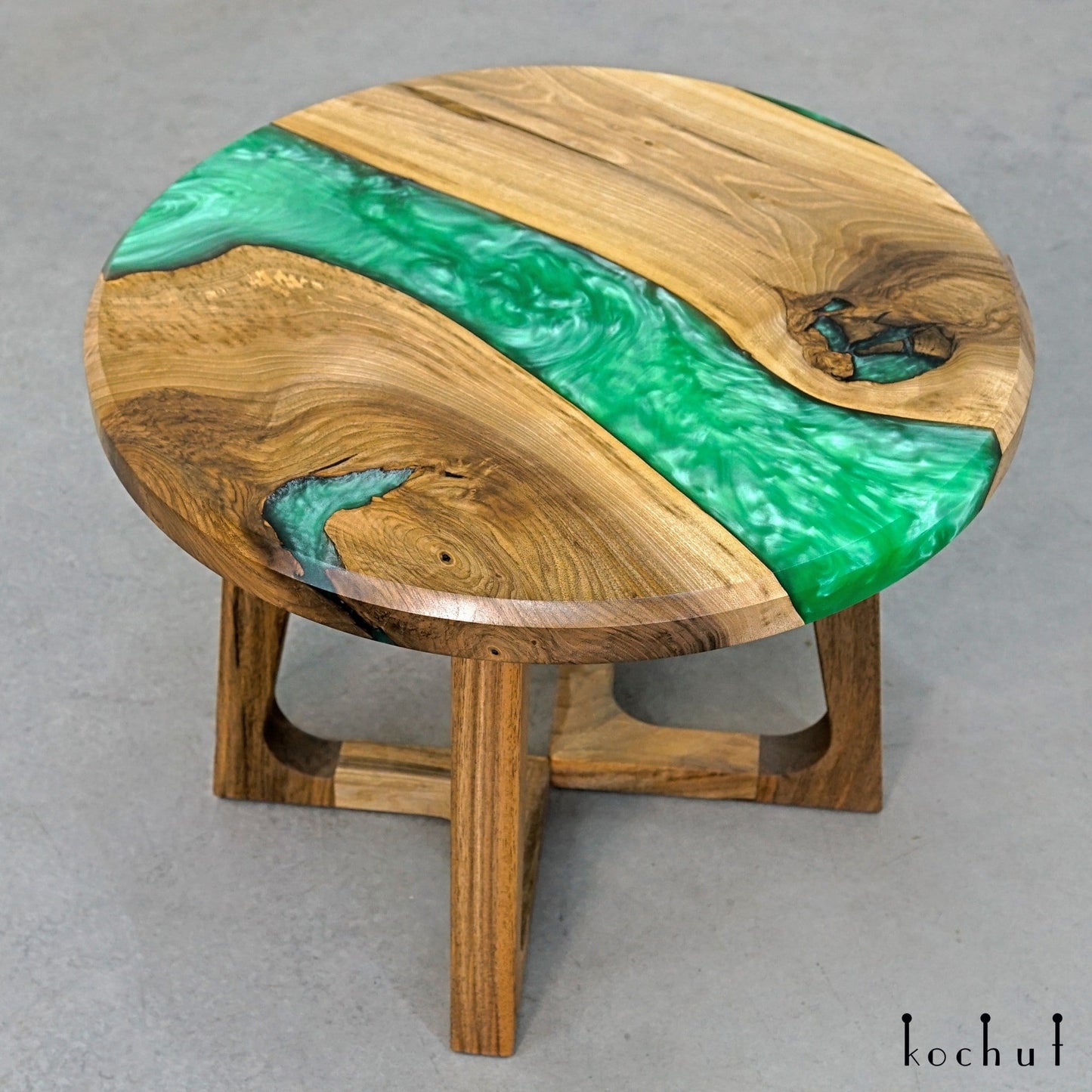 Emerald — Holz- und Epoxidharz-Couchtisch