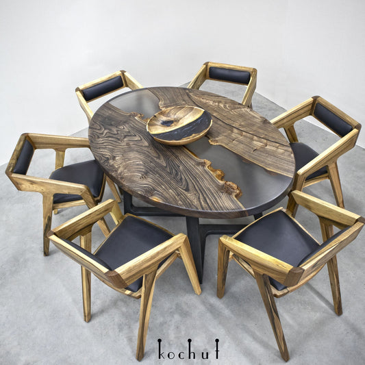 Kalindzhi — Esstisch aus Holz und Epoxidharz
